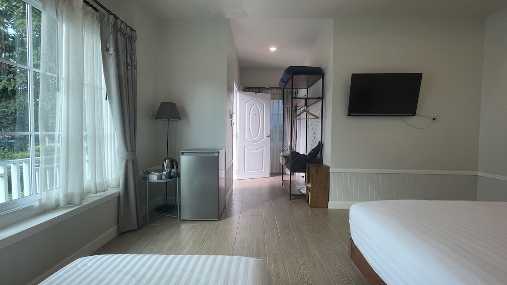 Deluxe Triple Room, Balcony - Photo 3