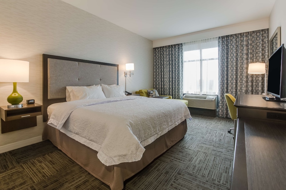 Suite, 1 King Bed, Non Smoking, Refrigerator & Microwave - Photo 1