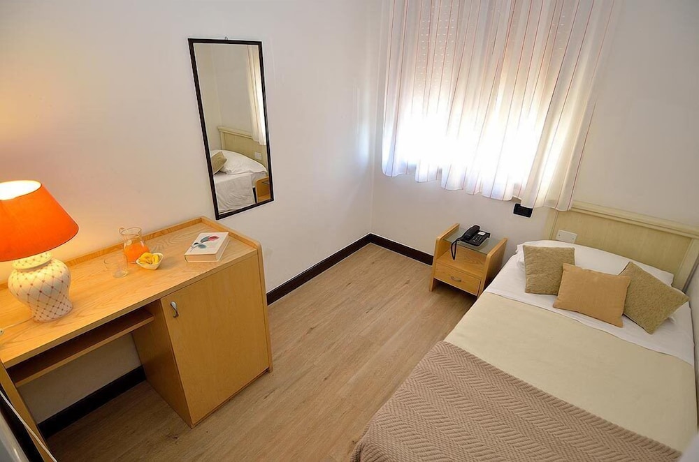 Single Room photo 3