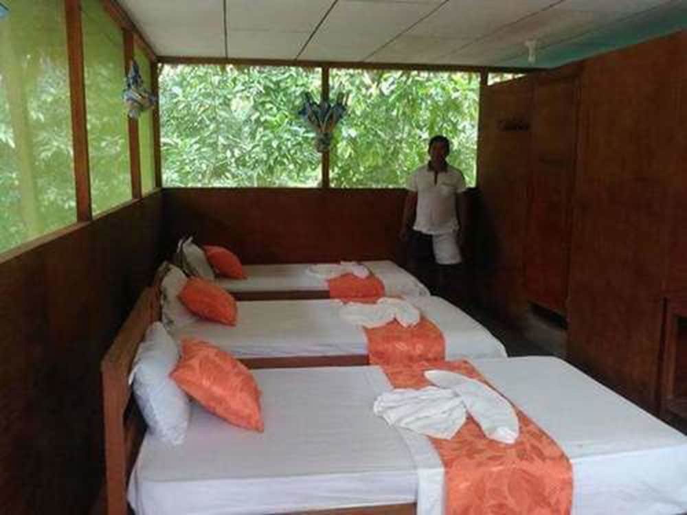 Basic Bungalow, Non Smoking, River View photo 2