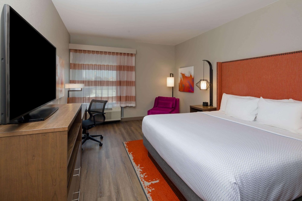 Room, 1 King Bed, Non Smoking - Photo 1