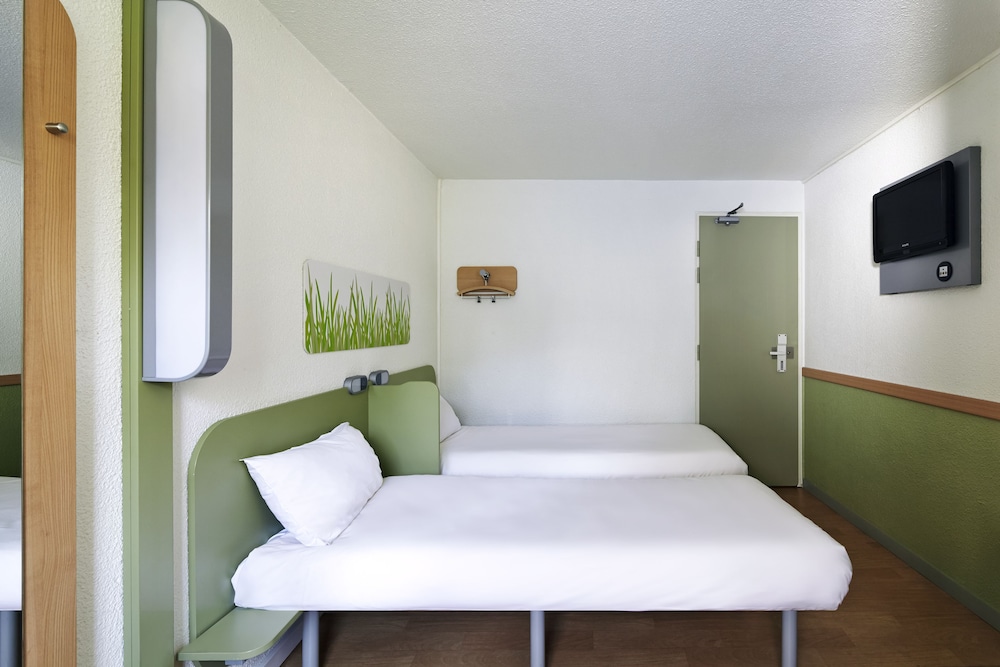 Twin Room, 2 Twin Beds photo 2