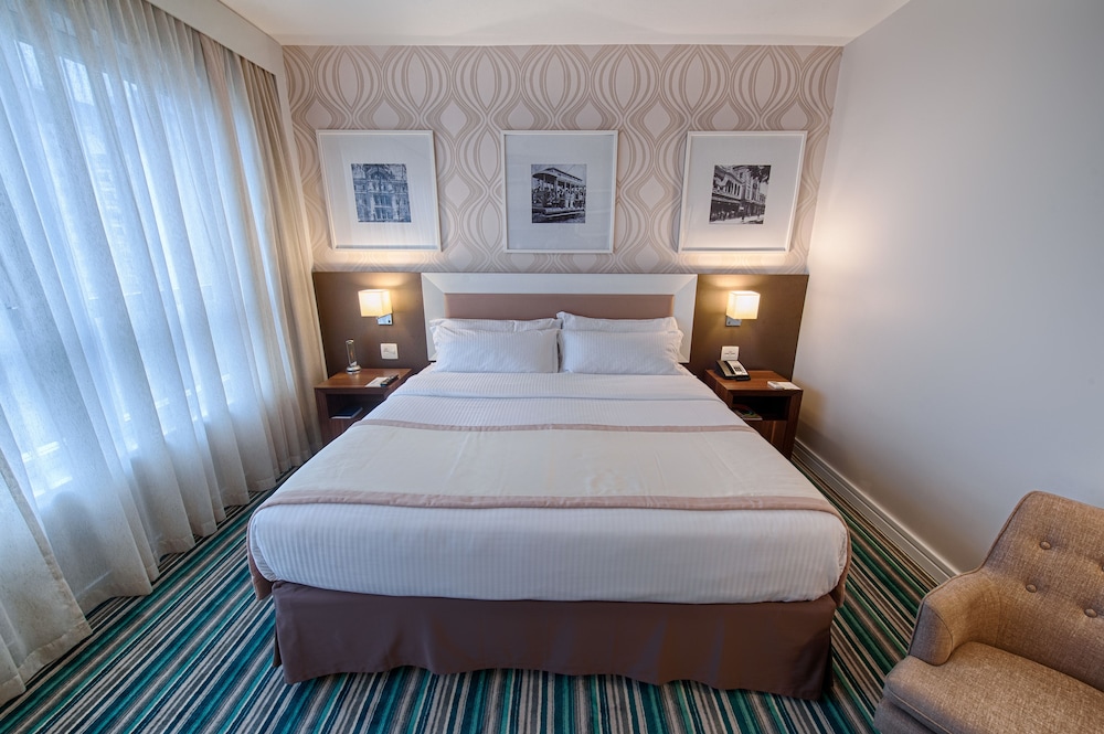 Standard Room, 1 King Bed (Low Floor) photo 2