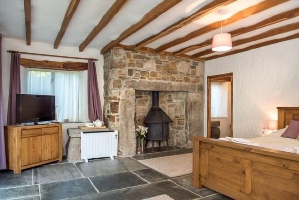 Classic Double Room, 1 King Bed (Coombe Farm - Peacock's Perch) photo 2