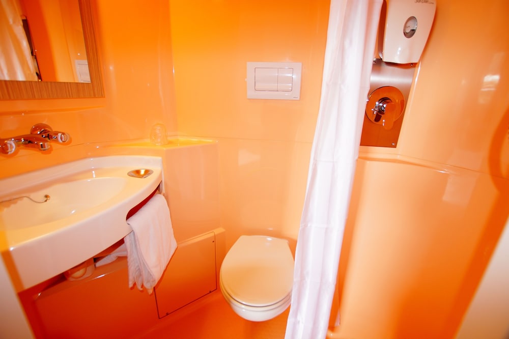 Standard Room, 2 Twin Beds - Photo 6