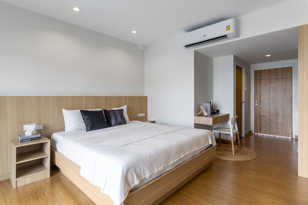 Deluxe Studio, Multiple Beds, Tower