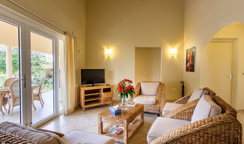 Luxury Villa, 2 Bedrooms, Garden View photo 2