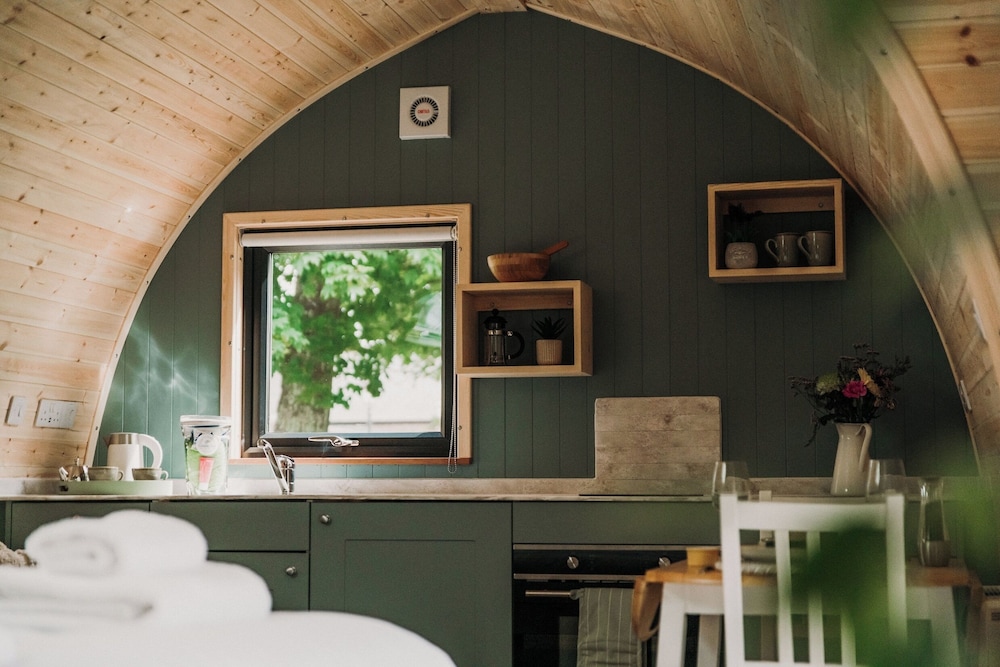 Luxury Cabin, Ensuite, Garden View photo 3