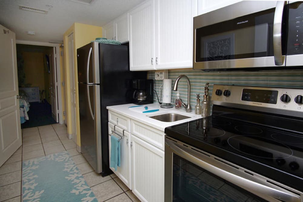 Deluxe Condo, 1 Bedroom, Ocean View, Oceanfront (239) photo 2