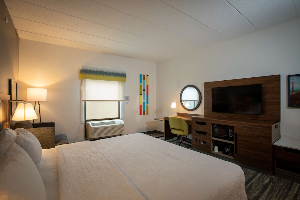 Room, 1 King Bed, Accessible - Photo 3