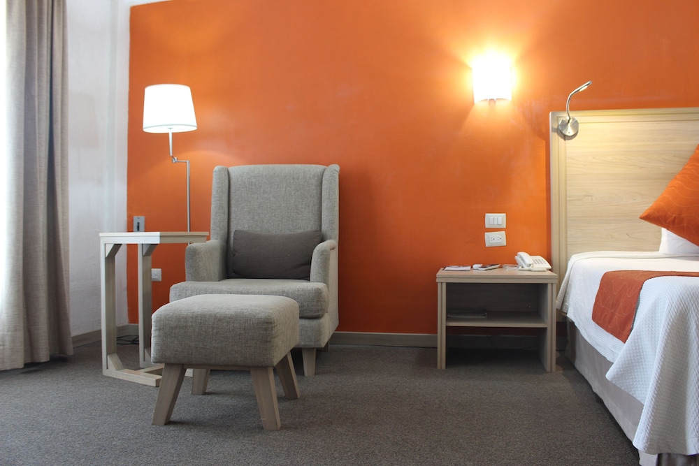 Superior Room, 1 King Bed photo 3