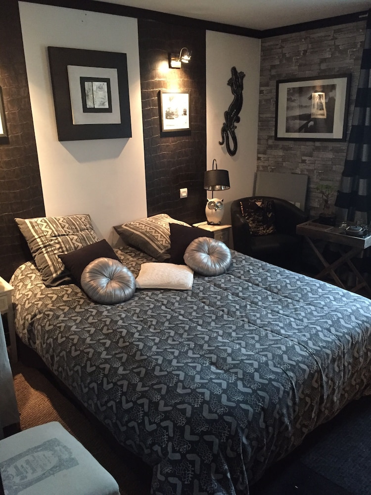 Double Room (Noire) photo 1