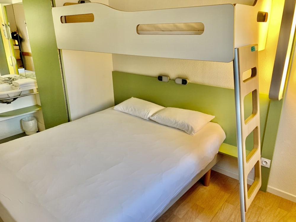 Triple Room, Multiple Beds photo 3