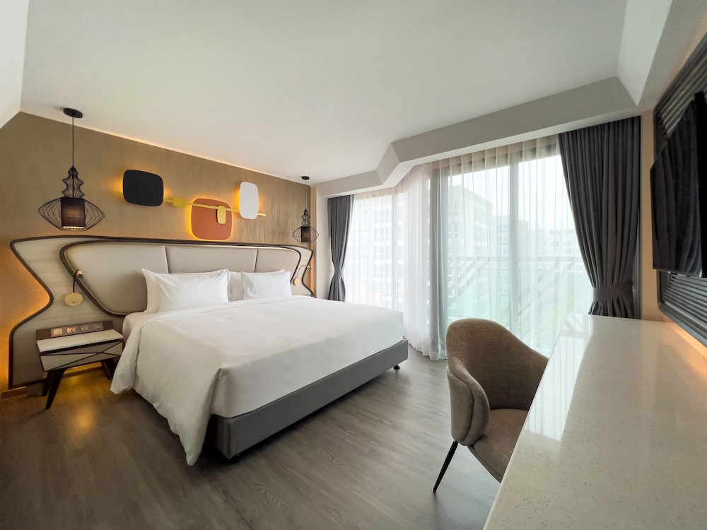 Deluxe King Bed Room - Photo 1