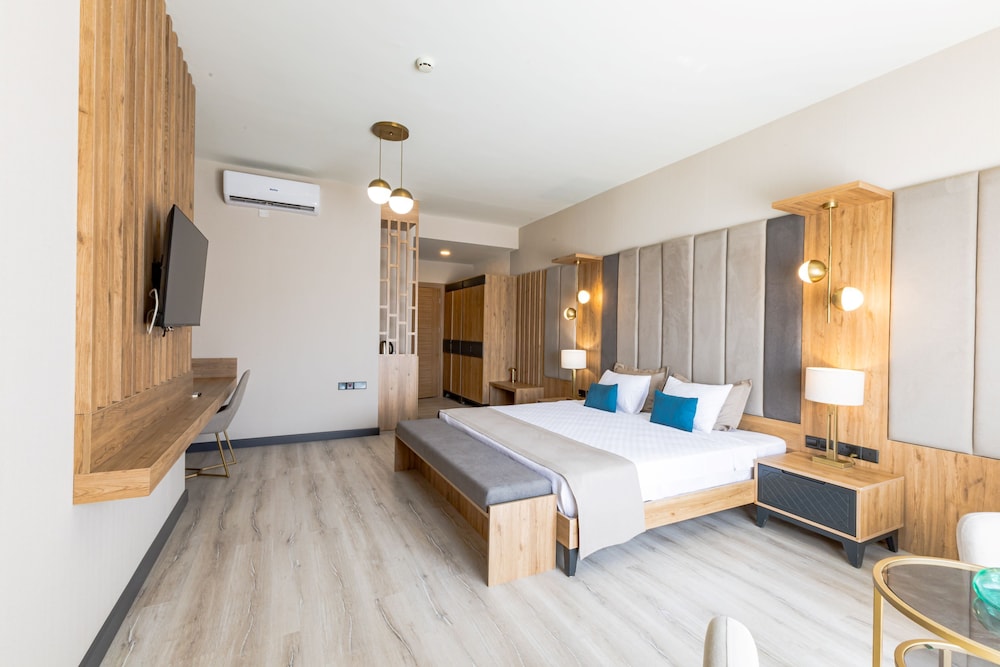 Superior Triple Room, Balcony
