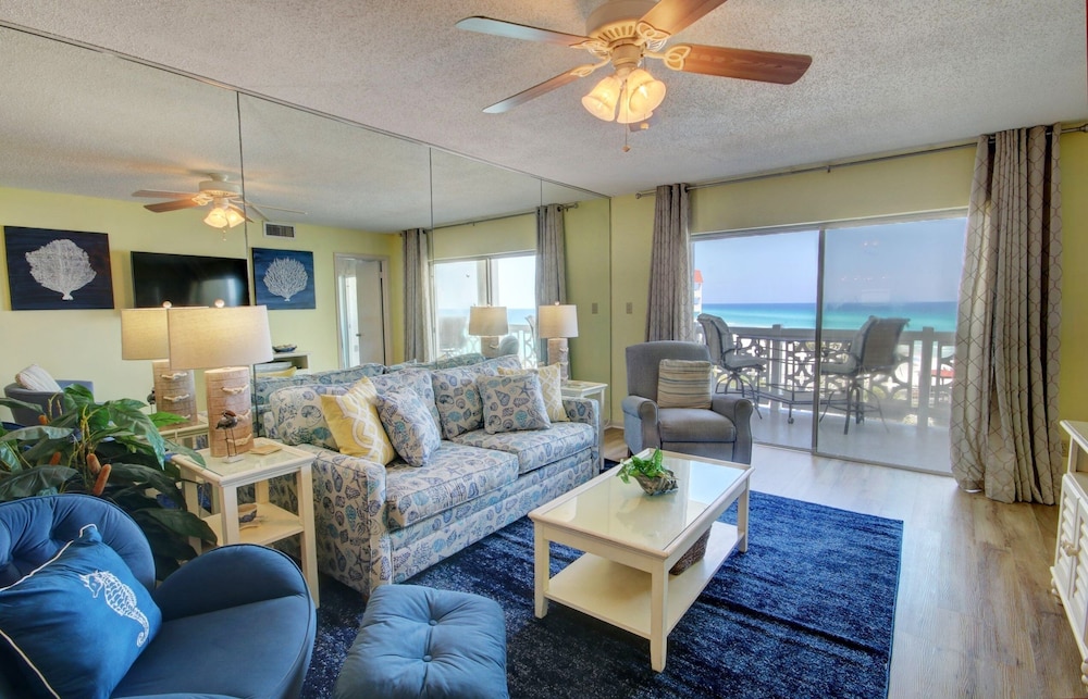 Condo, 2 Bedrooms