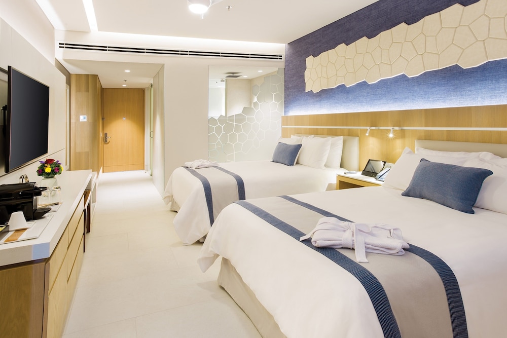 Deluxe Family Suite Golf and Ocean View