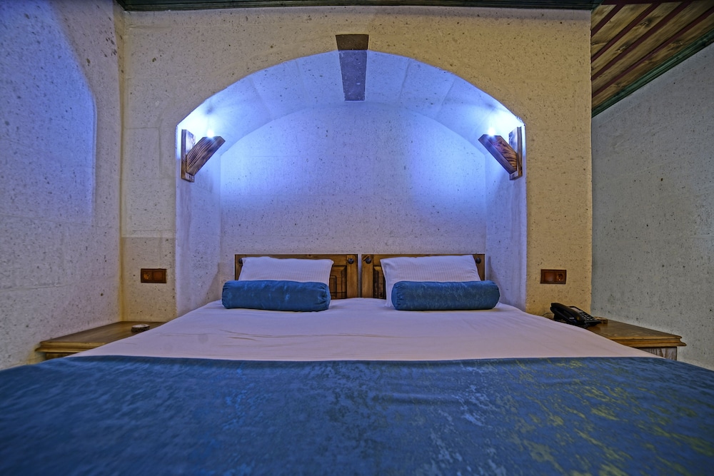 Deluxe Room - Photo 9