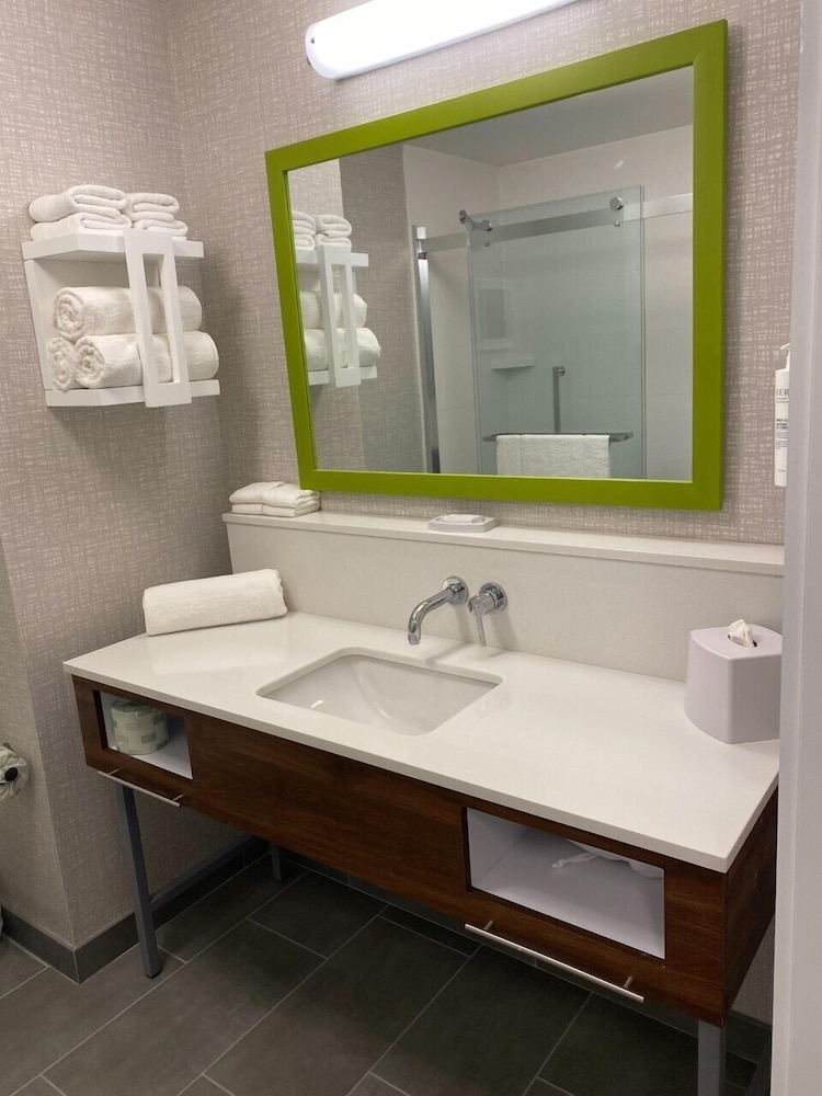 Room, 2 Queen Beds, Accessible, Bathtub (Mobility & Hearing) - Photo 2