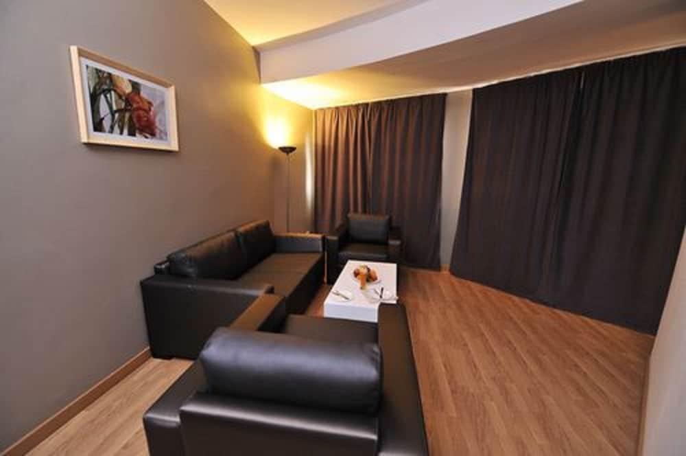 Executive Suite photo 2