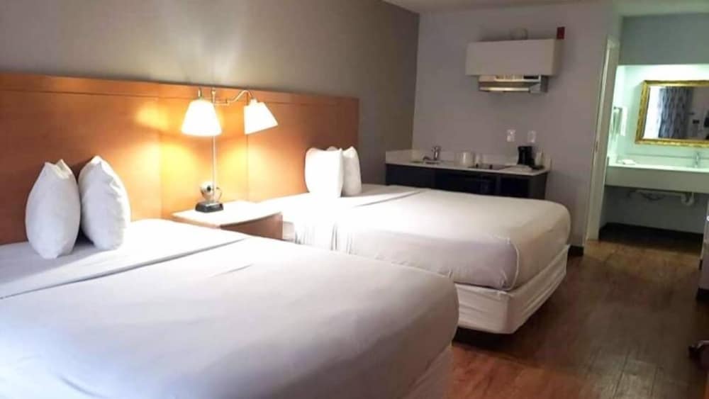 Standard Room, 2 Queen Beds, Non Smoking, Refrigerator & Microwave - Photo 1