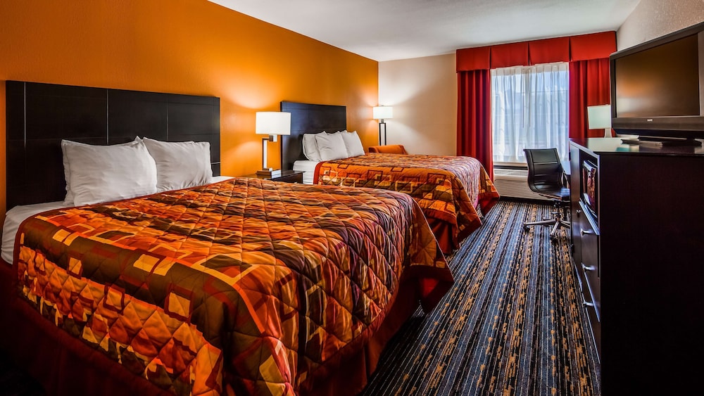 Standard Room, 2 Queen Beds, Non Smoking, Refrigerator & Microwave - Photo 1