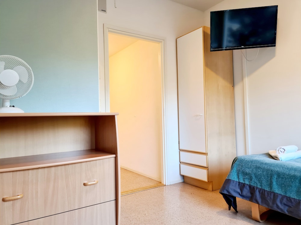 Standard Twin Room - Photo 6