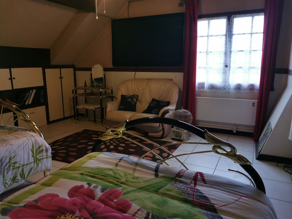 Family Room - Photo 2