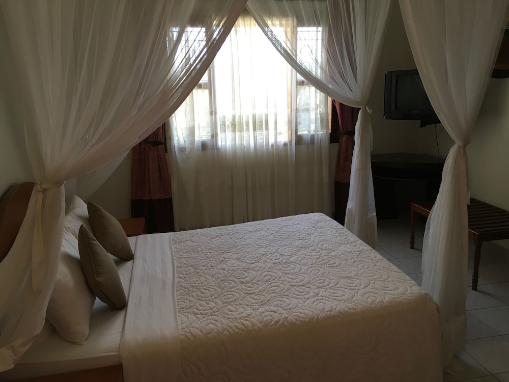 Economy Room, 1 Queen Bed, Accessible, Ground Floor