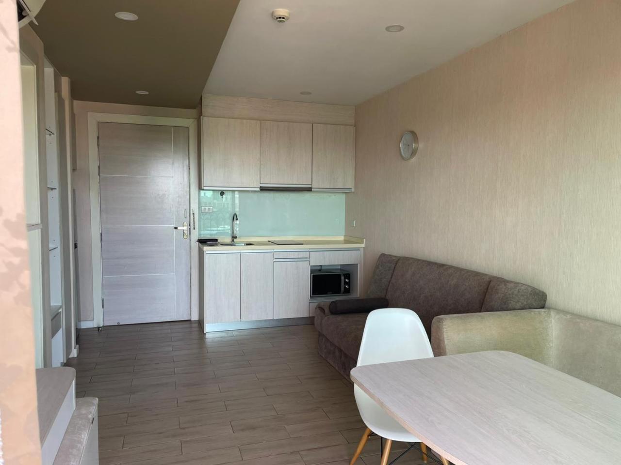 One-Bedroom Apartment with City View