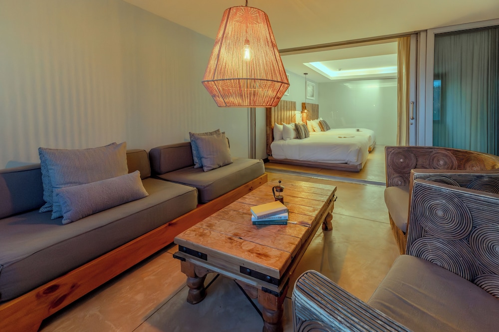 Standard Room, 2 Double Beds - Photo 8