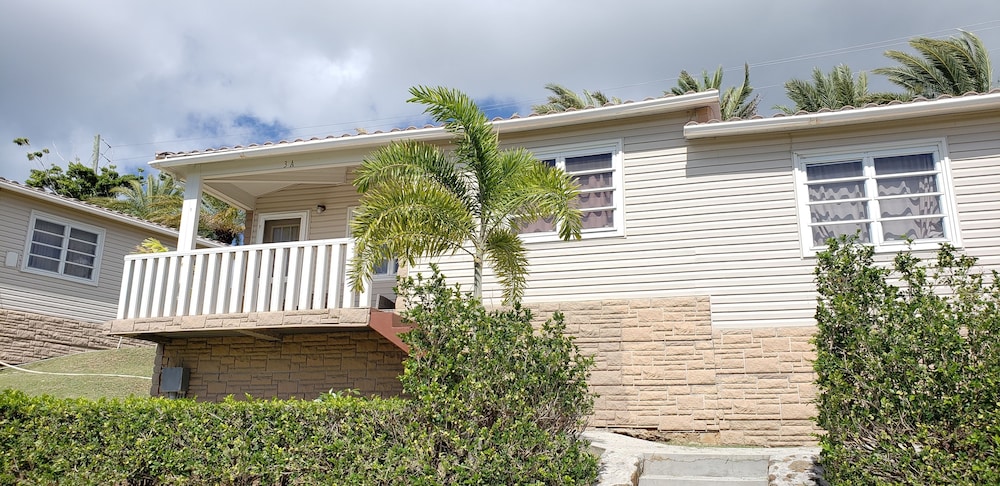 Deluxe Suite, 1 King Bed, Pool Access, Ocean View photo 2