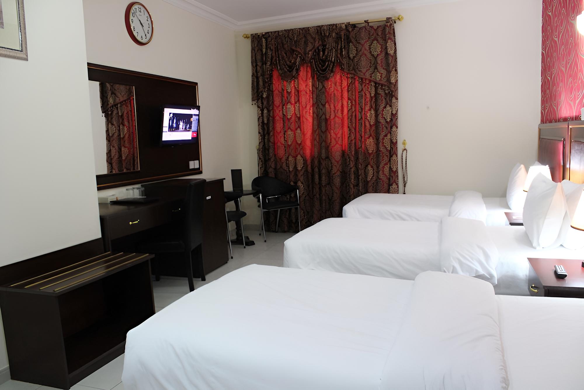 Standard Triple Room photo 2