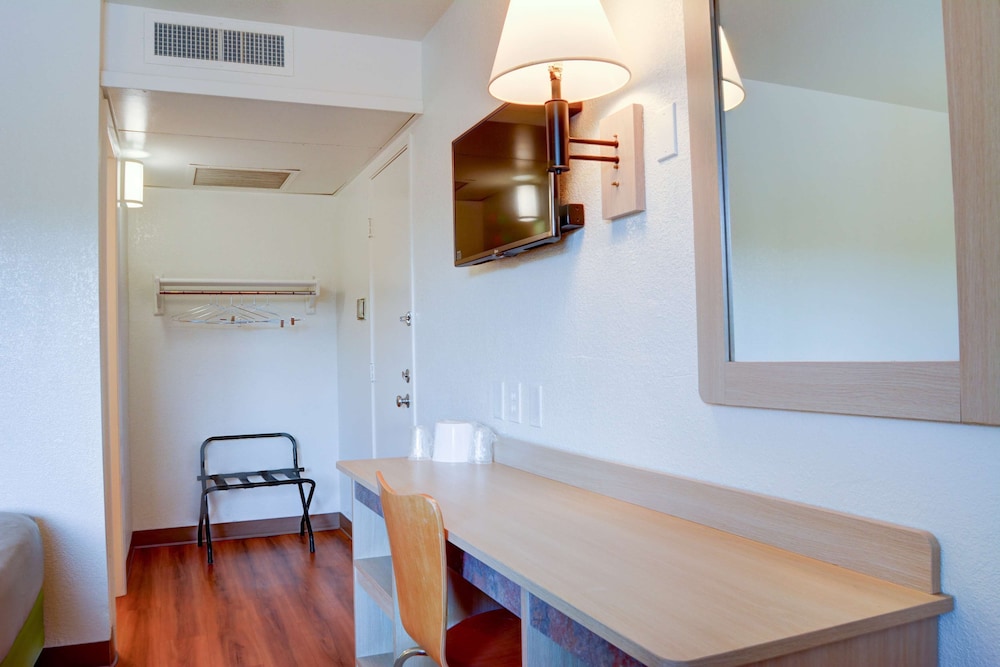Deluxe Room, 2 Double Beds, Non Smoking, Refrigerator & Microwave photo 3