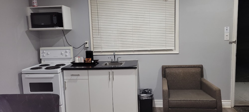 Suite, 1 Queen Bed with Sofa bed, Non Smoking, Kitchen photo 2