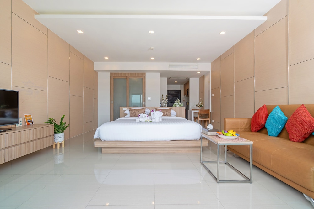 Premier Suite Pool Access photo 2