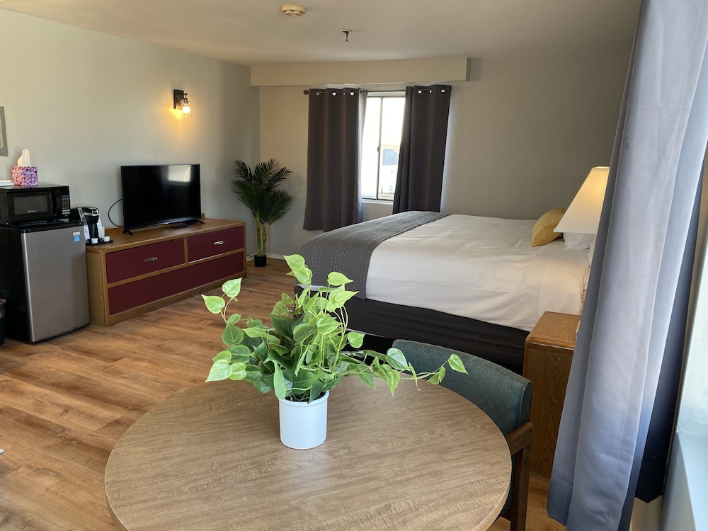 King Bed, 2nd Floor photo 2