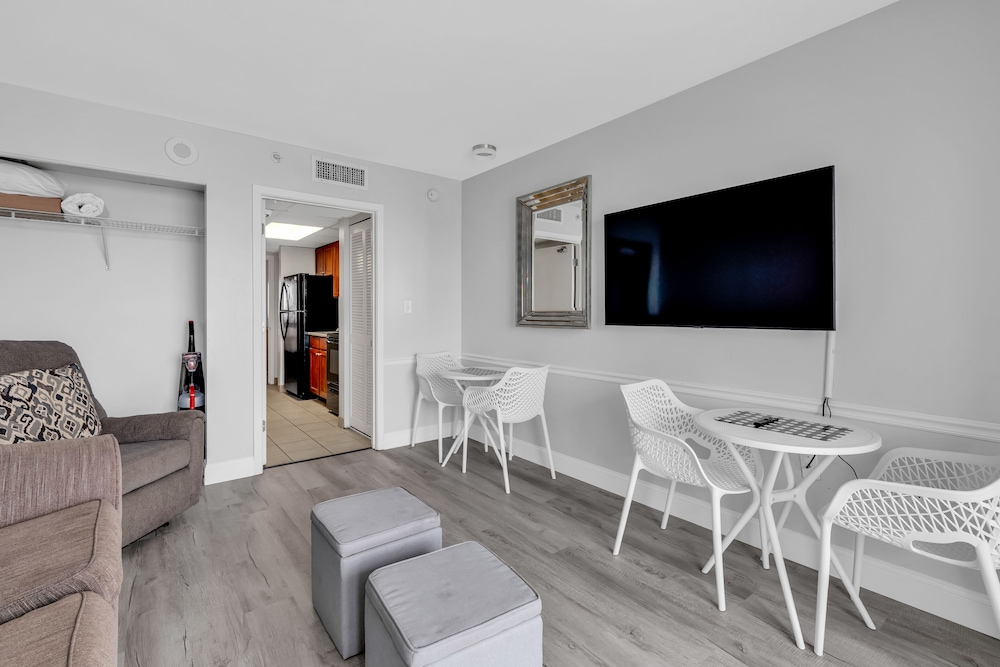Signature Condo, 1 Bedroom, Balcony, Oceanfront photo 2