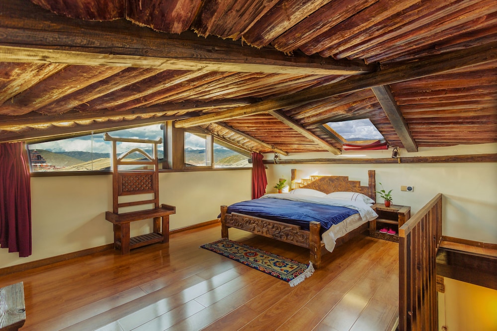 Panoramic Loft, Hill View