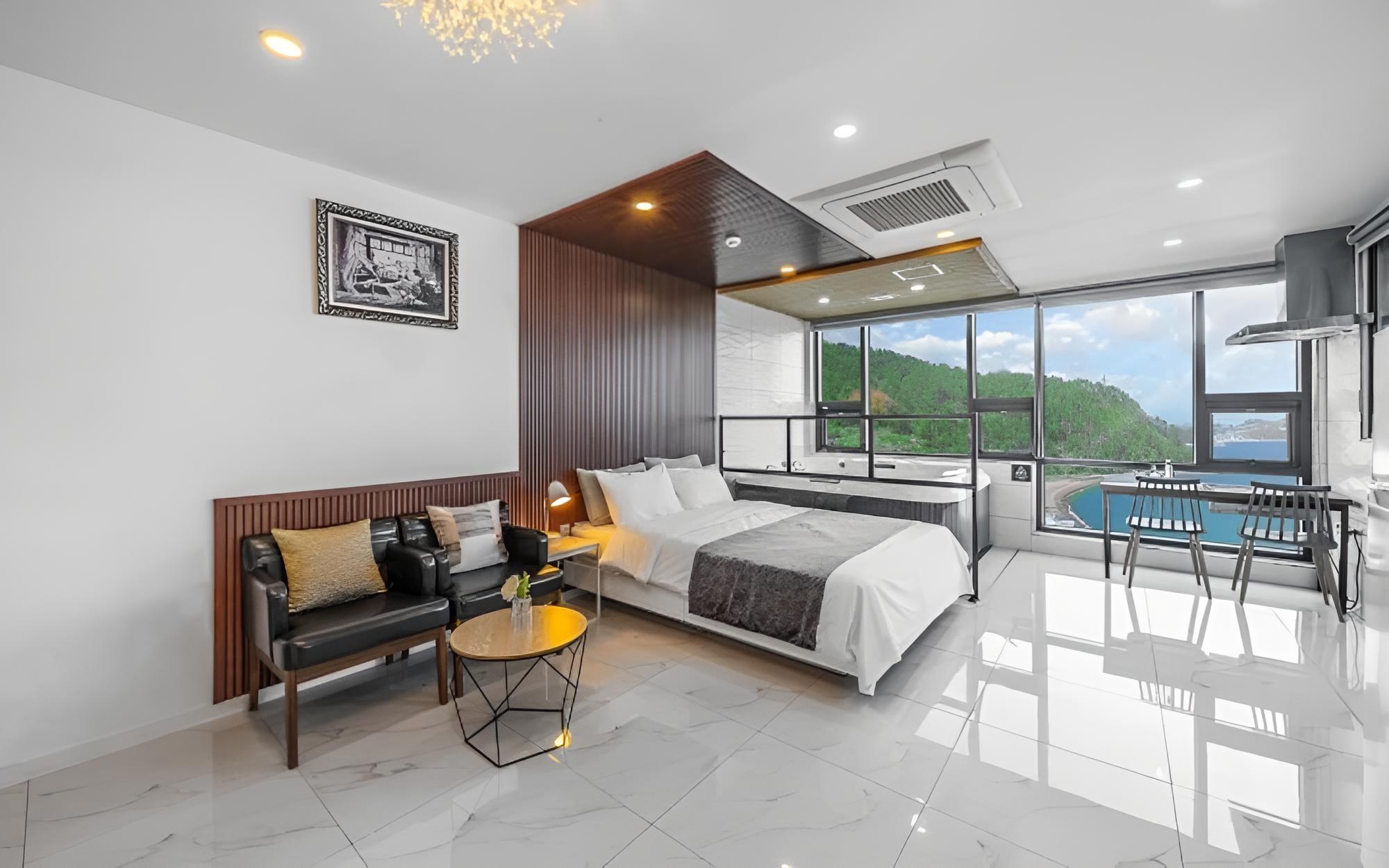 Room (B-202 (jet spa)) - Photo 5