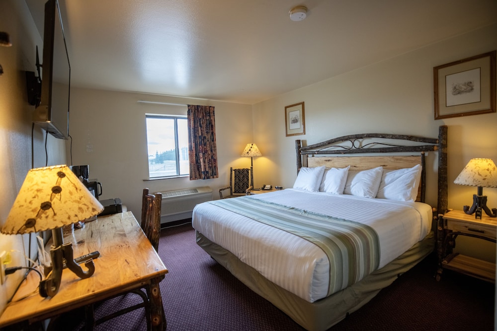 Western Deluxe Room, 1 King Bed, Larger Bathroom photo 1