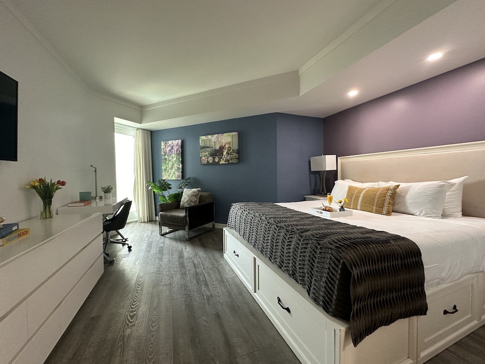 Comfort Double Room, 1 King Bed, Partial Ocean View1406.01