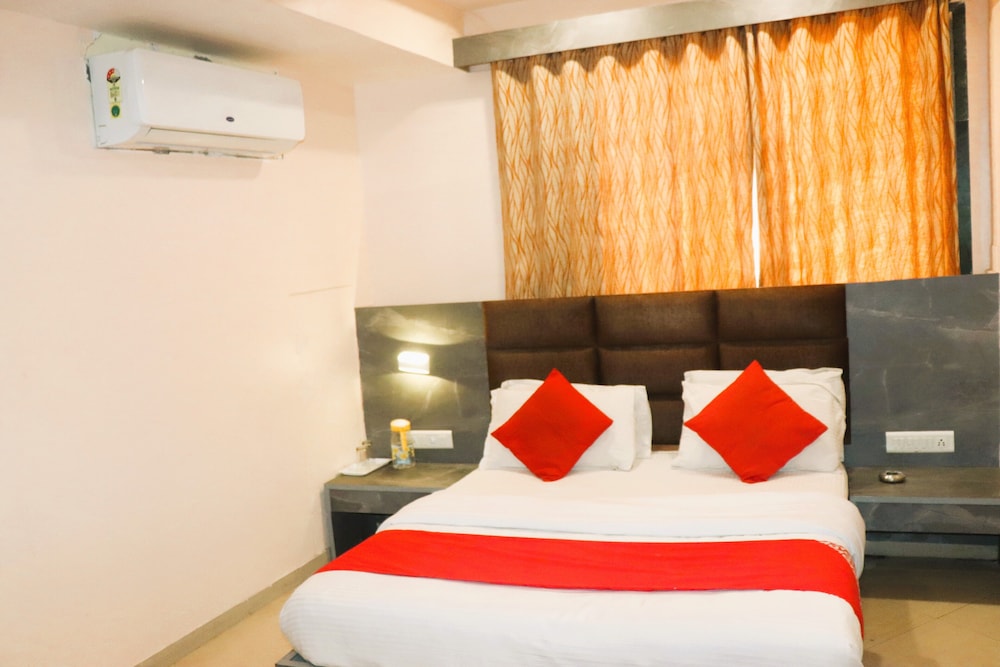 Deluxe Room - Photo 5