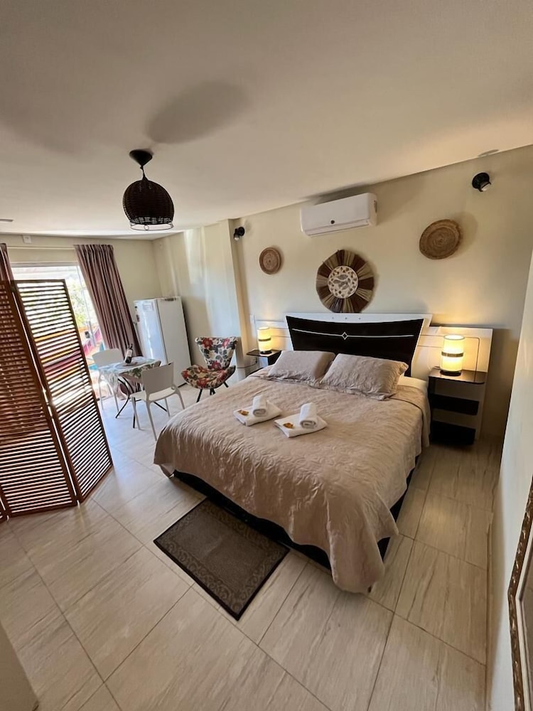 Romantic Penthouse, Multiple Beds, Mountain View, Poolside photo 3