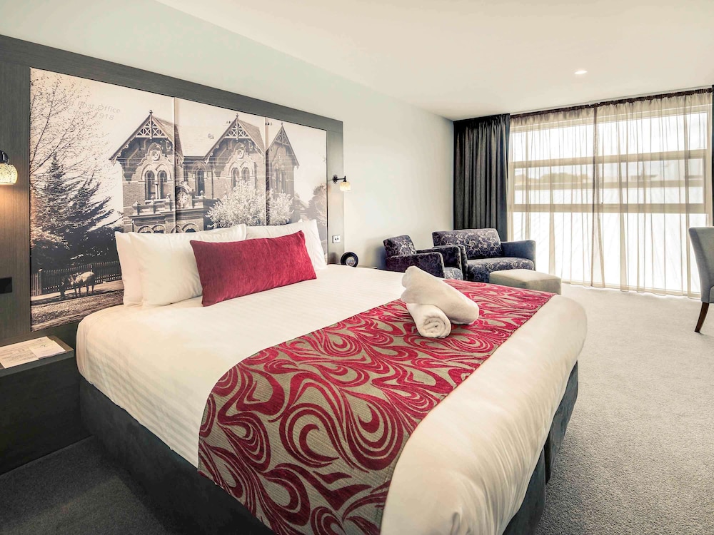 Premier Suite, 1 King Bed, Jetted Tub photo 2