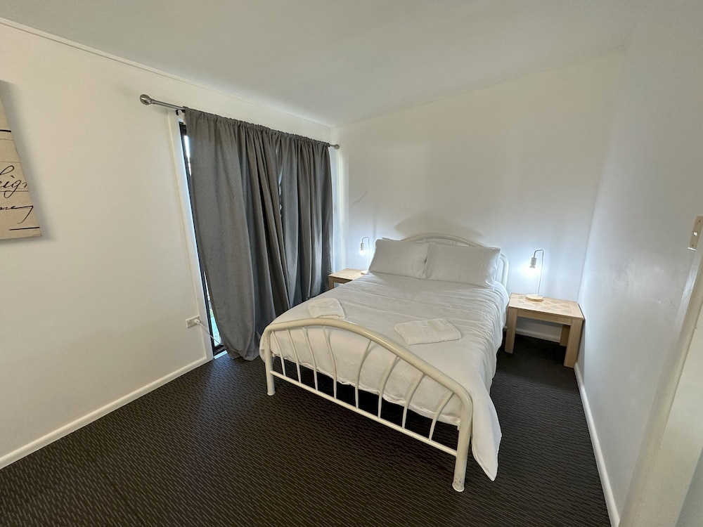 Basic Apartment photo 2