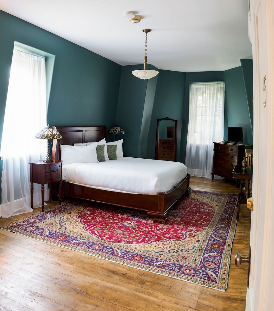Classic Room, 1 King Bed, Garden View