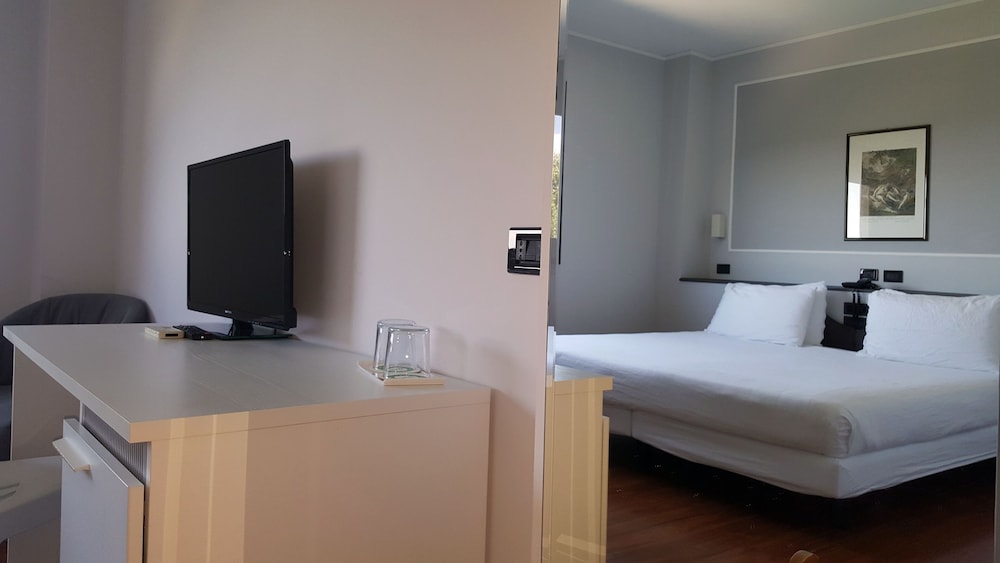 Deluxe Double Room Single Use, Hill View photo 2