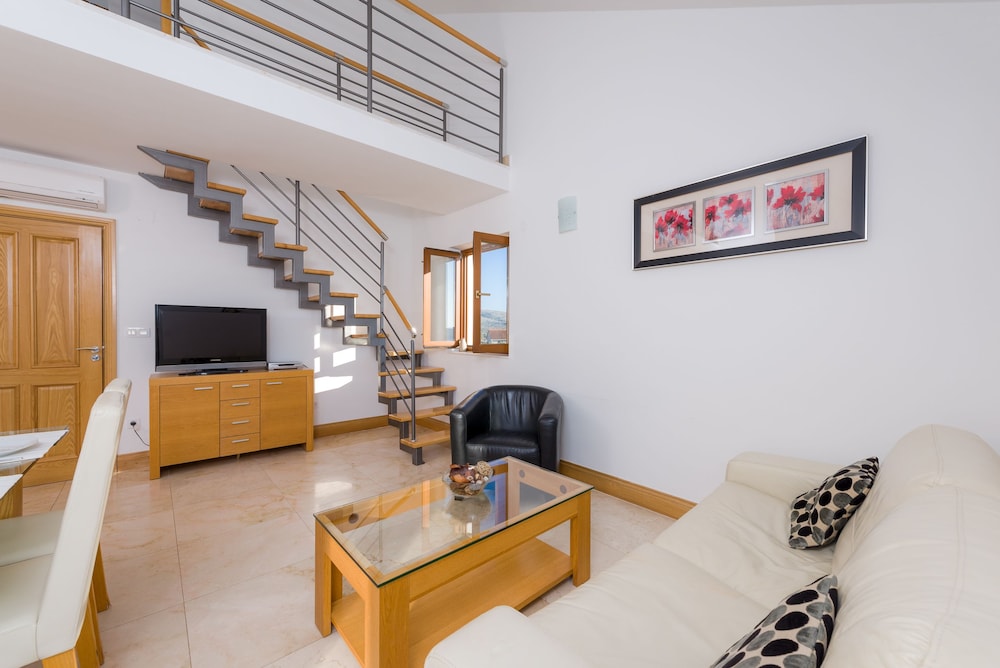 Premium Apartment(Apt 5), 2 Bedrooms, Balcony, Sea View