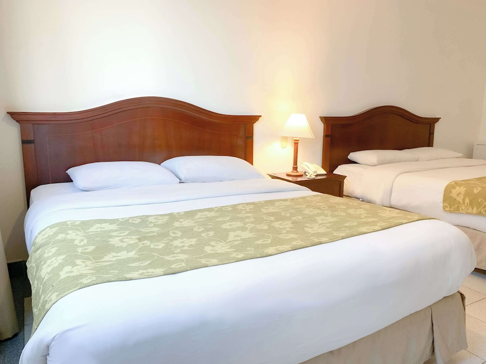Family Room, 2 Double Beds, Non Smoking - Photo 3